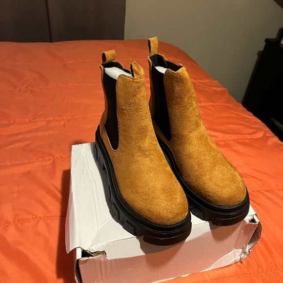 Boots - Picture 2 of 6